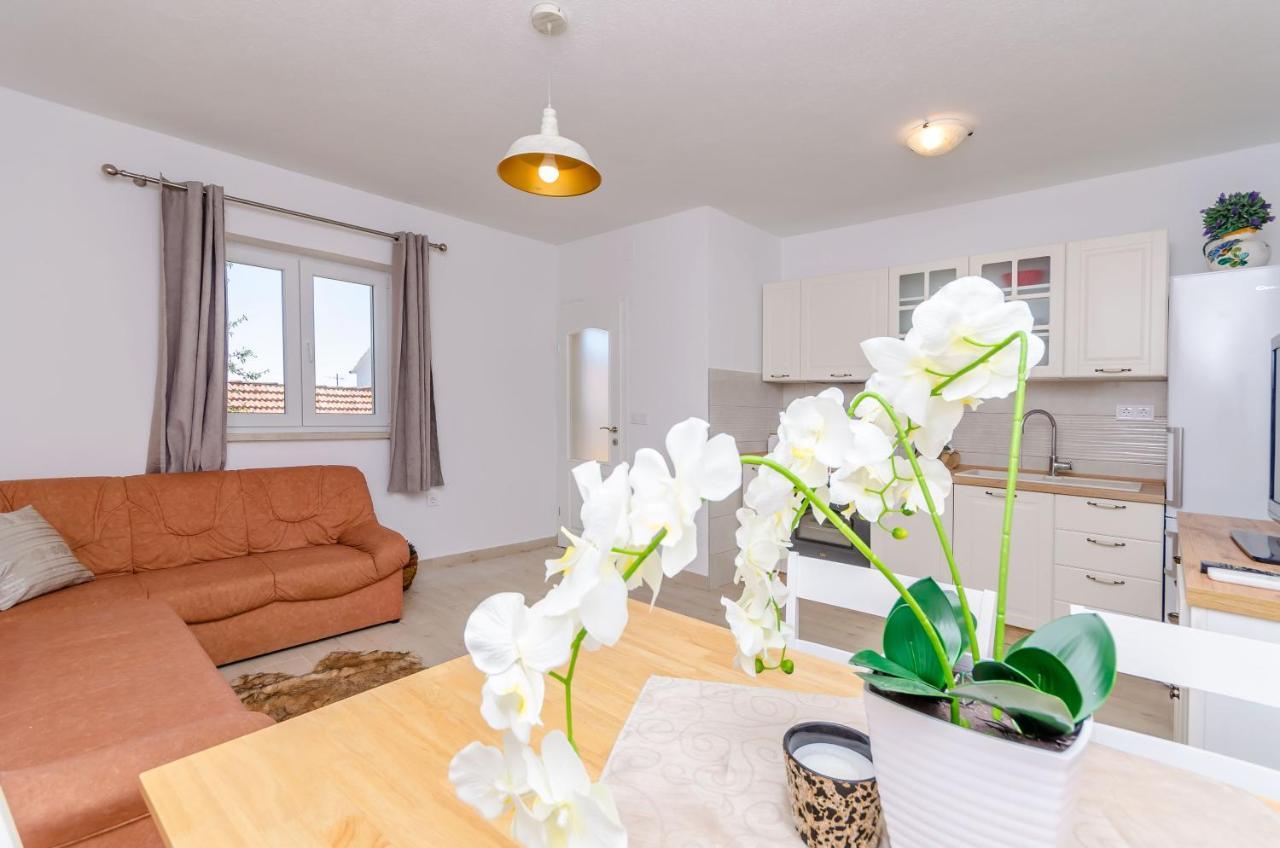 Apartmani Selo Luka Ražanj Exterior foto
